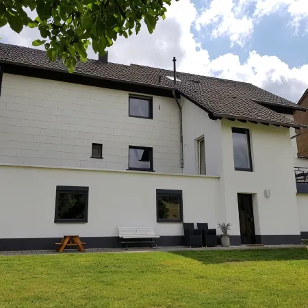 Große,und Luxe Renovierte Wohnung mit Sauna/garten, Garage und Kinderspielplatz