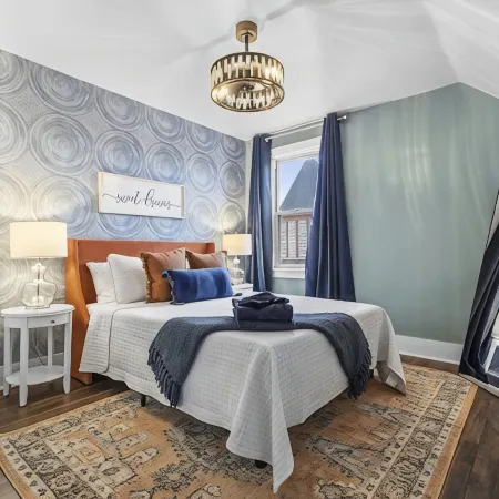 NEW! Stunning 5bdr game+movie room, VIEW, Parking!