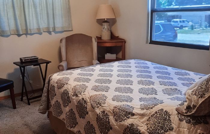 4 Bedroom-2 Full BathsClose to lake - 20 min to airport