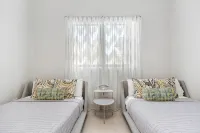 Renovated 2-bedroom condo with WiFi, AC inside Bahía Beach Resort - Beach