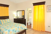 Spacious Family Retreat: Terrace, Inground Pool, Solar Power, Wi-fi, Pool Table - balcony