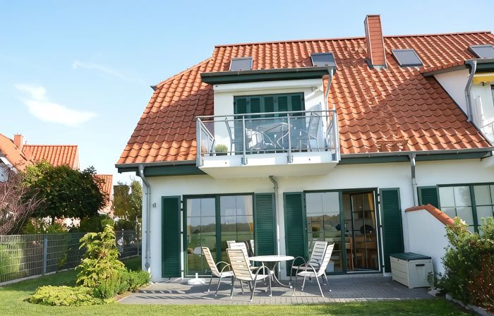 Bright, family-friendly apartment near the beach
