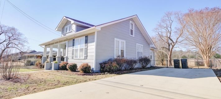 HSV/ DOWNTOWN MADISON- GORGEOUS HISTORIC BUNGALOW Hotels in Madison