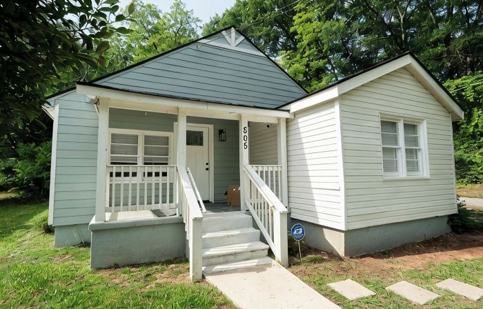 Pet-friendly home walking distance to Downtown Monroe