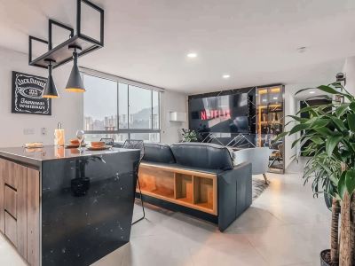 Lux Penthouse: By Medellín, Great Dining, Nightlife, Fast Wifi & Self Check-in