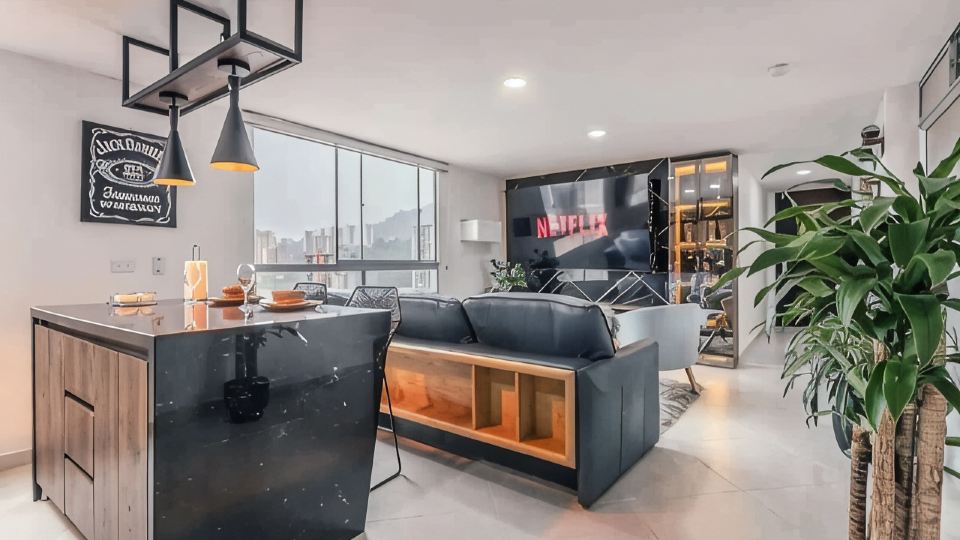 Lux Penthouse: By Medellín, Great Dining, Nightlife, Fast Wifi & Self Check-in