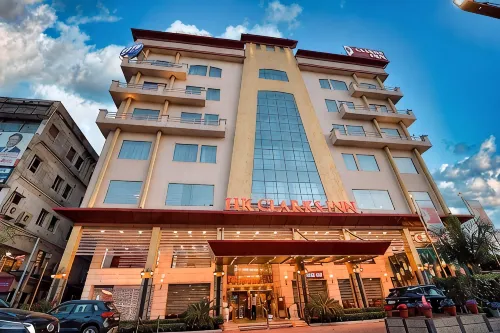 HK Clarks Inn, Amritsar - สระว่ายน้ำบนดาดฟ้า