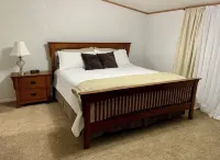 Charming 3 bedroom lake front house in Gilbertsville with WiFi and AC