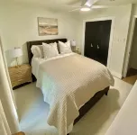BEAUTIFUL REMODELED WITH HIGH END FURNISHINGS 3 BR/2B HOME IN BURLESON TX! - 3つ星