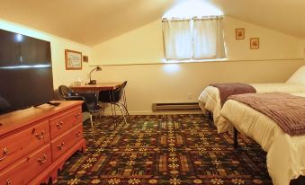 The Loft at Aspen Pine with Wi-Fi, AC in wonderful Hot Springs