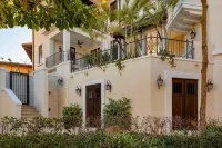 Beautiful Mediterranean-Style Penthouse with an Ocean View Balcony - Apartments