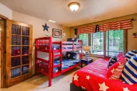 Beautiful Townhome near Thompson River w/ Hot tub, Theater room, EV Charger, AC - 3성급