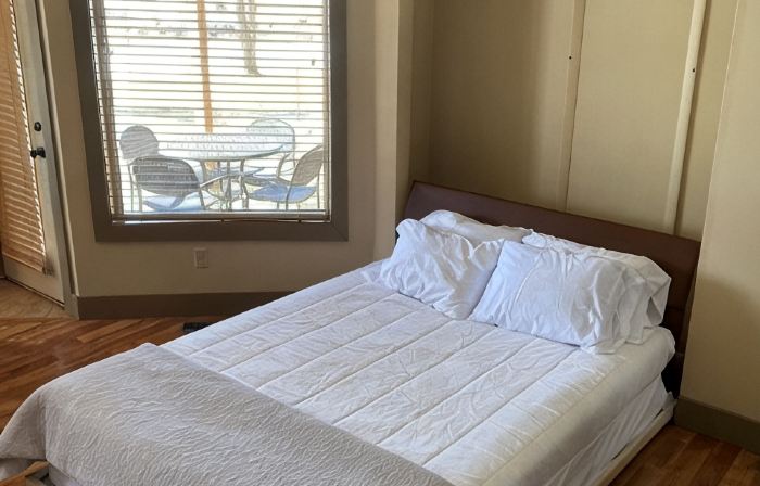 Completely Updated Crystal Mountain Condo Great Location Dog Friendly!