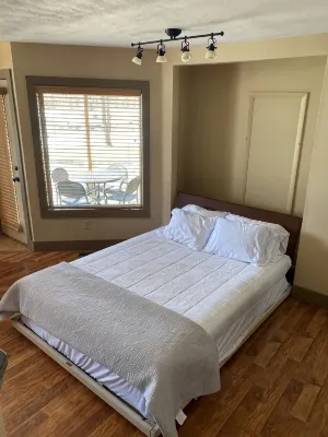 Completely Updated Crystal Mountain Condo Great Location Dog Friendly! - 3-Star