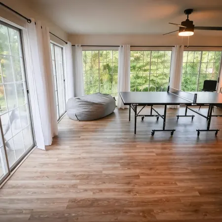 Spacious, Town Square, Theatre Room! 4 bed / 2 bath Private Home on town square