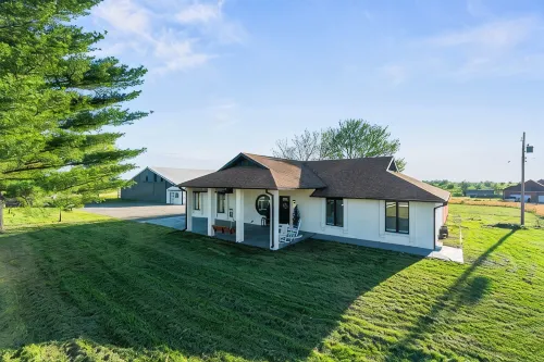 New! Family Retreat • Hot Tub & Fun country home! - 4-Star
