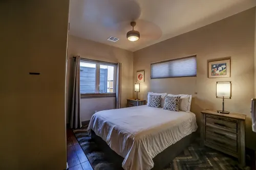 3B/2B Modern Downtown Moab Townhouse - Great Location - Bathtub