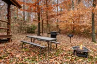 Cabin In Hocking Hills! Pet Friendly, Hot Tub, Secluded. - シャレー