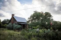 Hill Country Log Cabin Close to Wimberley & Dripping Springs Shopping and Dining - Alphydda