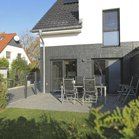 House Relax, with outdoor whirlpool and sauna for exclusive use, 300m to the lake