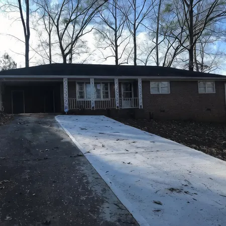 Entire house with 3 bedroom/1.5 bath