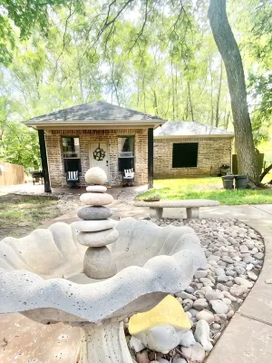 Peaceful Creekside Cottage - quiet, clean and lots of amenities! - 4-Star