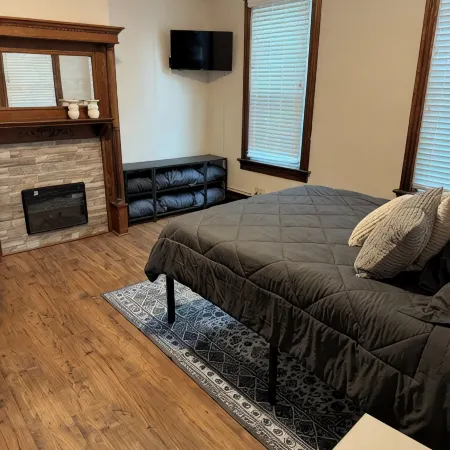 Monument House, Near Spooky Nook , Heart of Hamilton,Oh private parking , Slps 8