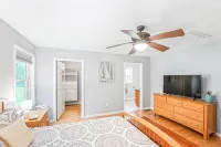 Private Guest House Near the Beach • 1Br / 1.5BA - WiFi
