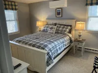 Spring Summer Specials on Cozy Newly Renovated Cottage with AC Right on the Lake - Wifi