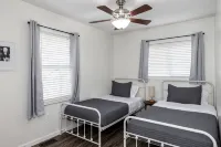 Central Location- Updated 3 Bed 2 Bath - Homestays