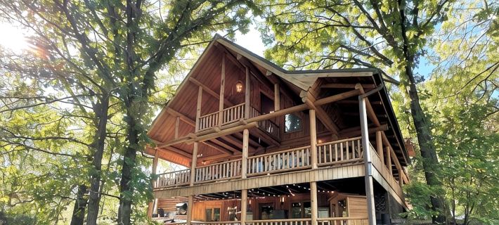 Serene Private Luxury Escape w/Beautiful Porches, Spa Patio & Fun Game Rooms Ξενοδοχεία στην πόλη McLean County