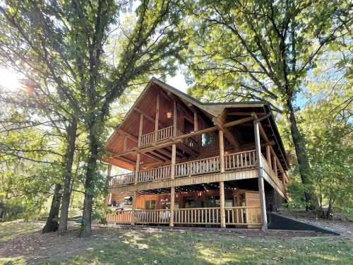 Serene Private Luxury Escape w/Beautiful Porches, Spa Patio & Fun Game Rooms - con encanto