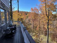 SPARKLING WATERS RETREAT!! BIG Lake Glenville, lake and mtn views!CLOSE TO TOWN - 4-Star