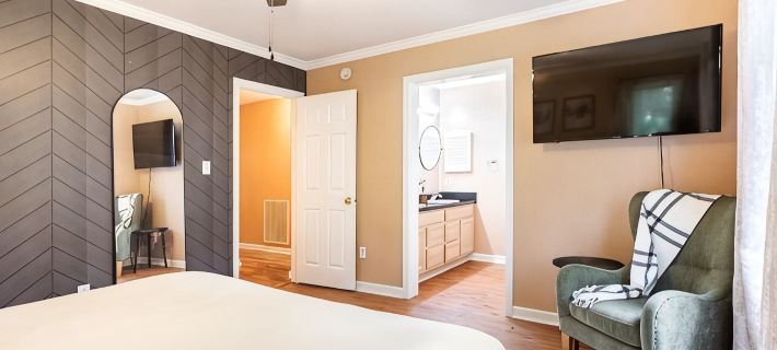 Spacious Mountain Retreat in a Bamboo Grove w/Hot Tub, Games & Fire Pit Hotels in Black Mountain