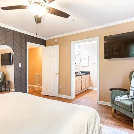 Spacious Mountain Retreat in a Bamboo Grove w/Hot Tub, Games & Fire Pit