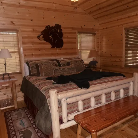 Bear Claw Cabin,  Located in Blairsville,GA ! on Richard Russell Scenic Hwy !!
