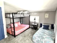 Lakefront House Hotels in Windham