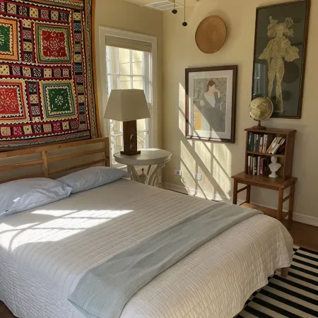 New! Cheerful cottage filled with art and books in the heart of Waxahachie