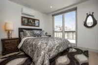 NEW LUXURIOUS RIVERFRONT DOWNTOWN TOWNHOME 4 BED 2.5 BA W/ HOT TUB - 4-Star