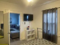 Urban Retreat-Walk to UC, Hospitals and the Zoo. Minutes from OTR and Downtown. - balcony