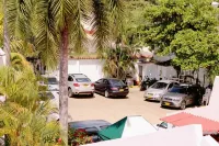 Alborada Hotel Melgar - parking