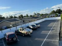 Encore Inn - parking