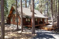 Black Butte Ranch Family Getaway, Short Walk to South Meadow Pool- Sleeps 12 - Alppimaja