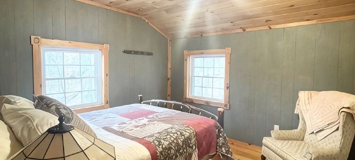 Creekside Cabin Vacation Rental Hotels in Bedford County