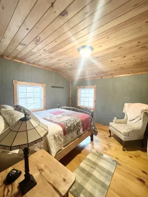Creekside Cabin Vacation Rental - Chalets