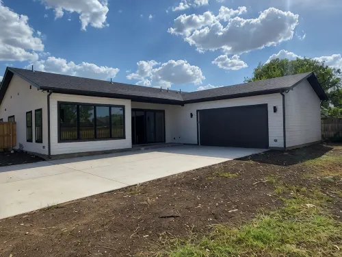 Newly Renovated Modern Farmhouse Style Close to the Heart of Fort Worth - Jacuzzi