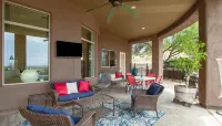Spacious 4-bedroom house with Mountain View’s, pool and putting green. - 4-Star