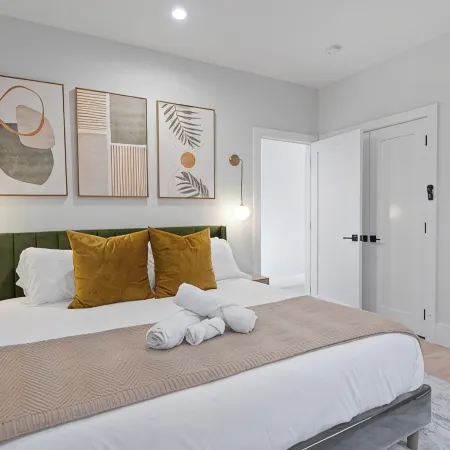Huge & Cozy 3Br3BA Lux Penthouse+Roofdeck! Quick Path Access to NYC Manhattan