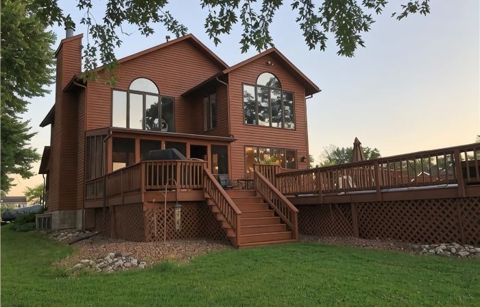 Lake Front House with Pool and Hot Tub and Game Room