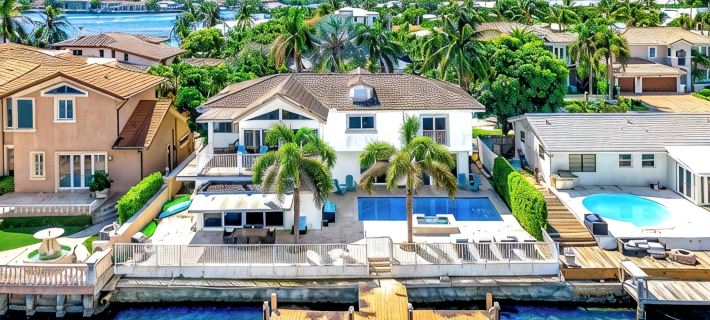 Waterfront Antique Mansion! Heated Pool+Hot Tub! Hotels in Boynton Beach